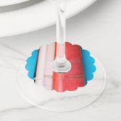 カリブの色 – 抽象芸術 ワイングラスタグ (クローズアップ)