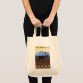 カリブーのシーン – アラスカ,アンカレッジ トートバッグ (正面(商品))