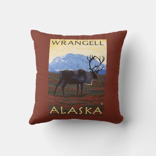 カリブー場面- Wrangell、アラスカ クッション (裏面)