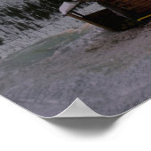 カリブー・ブラフ・キャビンの入り口に人が立つ ポスター (角)