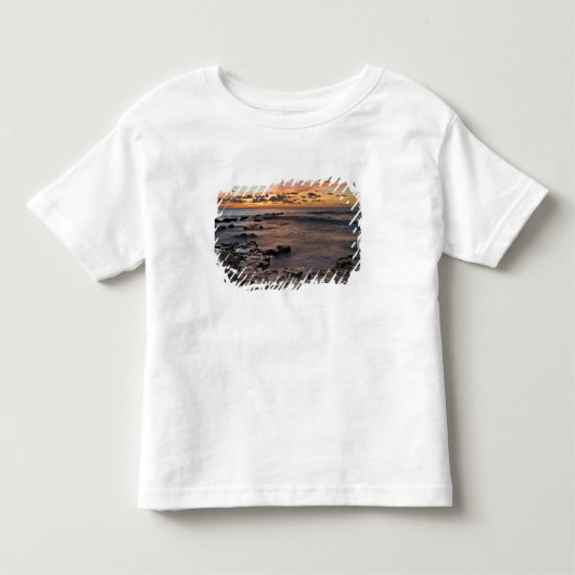 カリブ海、ケイマン諸島。打ち寄せる波 2 トドラーTシャツ (正面)