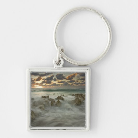 カリブ海、ケイマン諸島。打ち寄せる波 3 キーホルダー (正面)