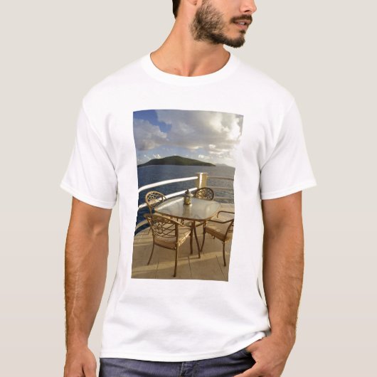 カリブ海、米領バージン諸島、セント・トーマス島。景色 Tシャツ (正面)