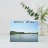 カリーノースカロライナ州ボンドパークレイクトラベル ポストカード (スタンド正面)