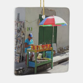 カルタヘナコロンビアの歩道のフルーツの売り手 セラミックオーナメント (右)