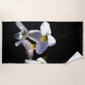 カルダミンプラテネシス花btcna ビーチタオル (正面)