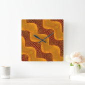 カルバlaranja e pontos dourados sobre fundo marrom スクエア壁時計 (ホーム)