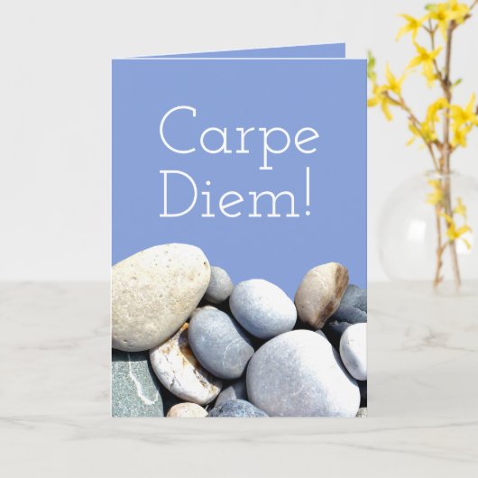 カルペディエムやる気を起こさせる引用文タイポグラフィペブル カード (黄色い花)