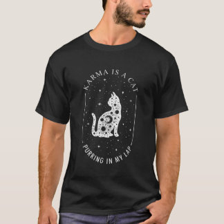カルマは私の膝の上で鳴く猫だ Tシャツ