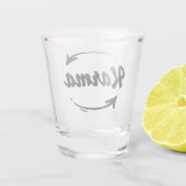 カルマ行くのまわりに来のまわりに引用文ブラック ショットグラス (裏面)