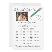 カレンダーに鉛筆を入れモダンる