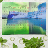 カレンダータオル – Aurora Borealis over Water キッチンタオル (折り畳み)