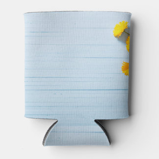 カレンデュラの花：青い木製背景 缶クーラー