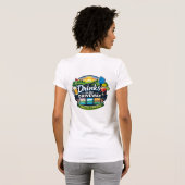 カロライナ カラーズ ドリンクス イン ザ ドライブウェイ Tシャツ (裏面フル)