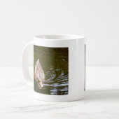 カワイアヒル食べ物を与えズ コーヒーマグカップ (正面左)