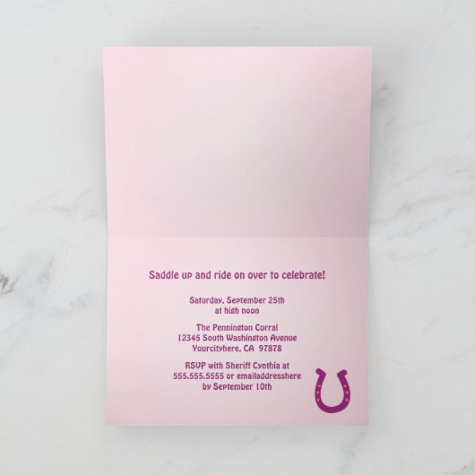 カワイイ女性のカーボーイラッソガールの誕生日パーティー招待状 招待状 (内部)