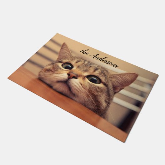カワイイ猫が自分の写真を追加 ドアマット (アングル)