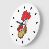 カワイイ飛んでいるフクロウハートバルーン ラージ壁時計 (傾斜)