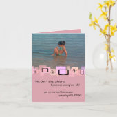 カワイトトッドラーアットザビーチ誕生日グリーティングカード カード (黄色い花)