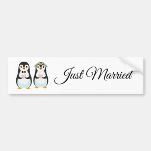 カワイトペンギンカップルたった今結婚しましたバンパーステッカー バンパーステッカー