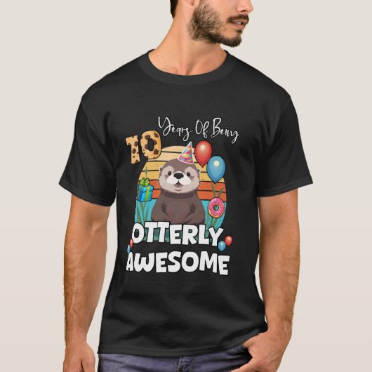 カワウソでいてくれて10年 おめでとう Tシャツ (正面)
