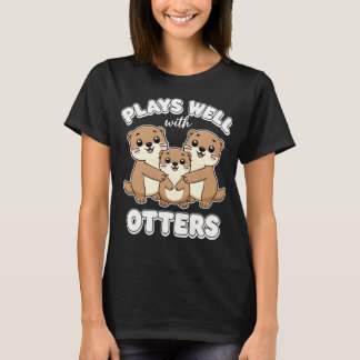 カワウソとうまく遊べる カワウソの家族のかわいいデザイン Tシャツ