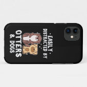 カワウソと犬に簡単に気を取られる 面白い かわいい アン Case-Mate iPhoneケース (裏面(横))