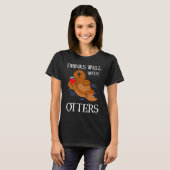 カワウソと飲むのが好き カワウソの飲酒 動物 Tシャツ (正面フル)