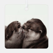 カワウソのキス アート - 手描きの野生動物 メタルオーナメント (裏面)