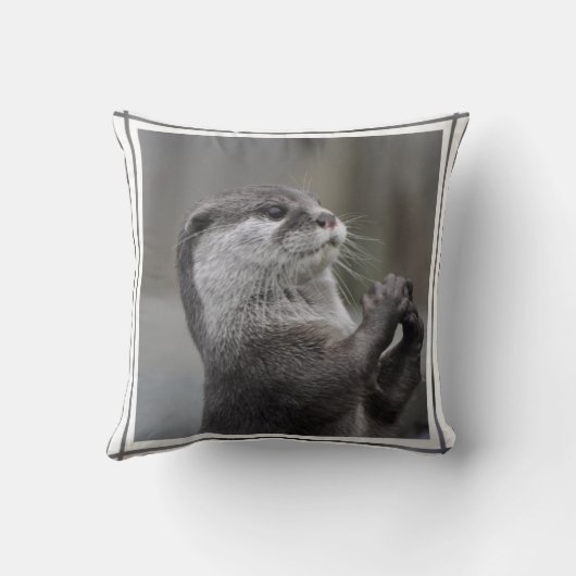 カワウソの首謀者の枕 クッション (裏面)