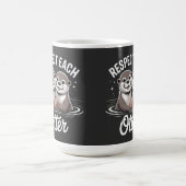 カワウソ互いに敬意 Funny コーヒーマグカップ (中央)