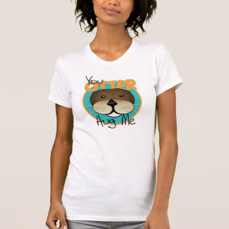 カワウソ私を抱き締めます Tシャツ