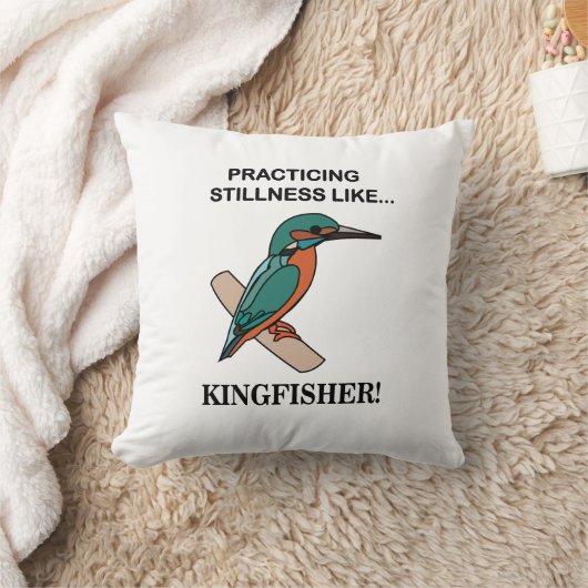 カワセミのように静かさを練習するカワセミ クッション (ブランケット)