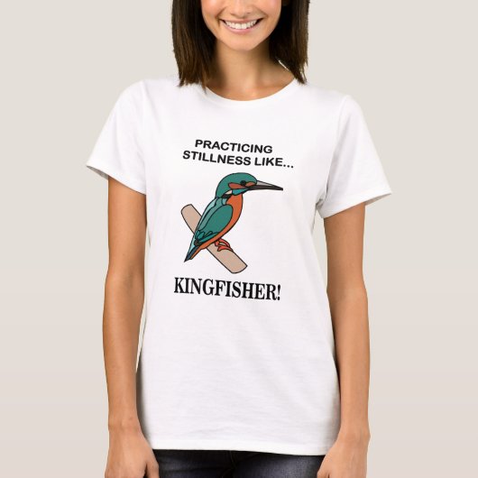 カワセミのように静かさを練習するカワセミ Tシャツ (正面)