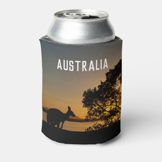 カンガルーのシルエット、美しい夕日オーストラリア 缶クーラー (缶裏面)