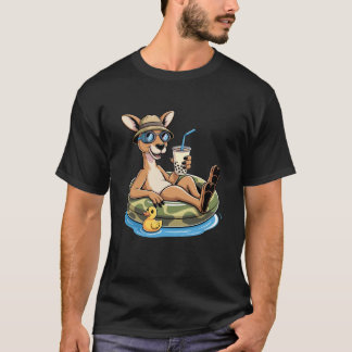 カンガルーのタピオカパールミルクティー Tシャツ
