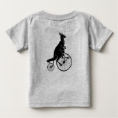 カンガルーライディングヴィンテージバイクルンプウェ ベビーTシャツ (裏面)