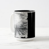 カンクンビーチ曇り黒白 ツートーンマグカップ (正面左)