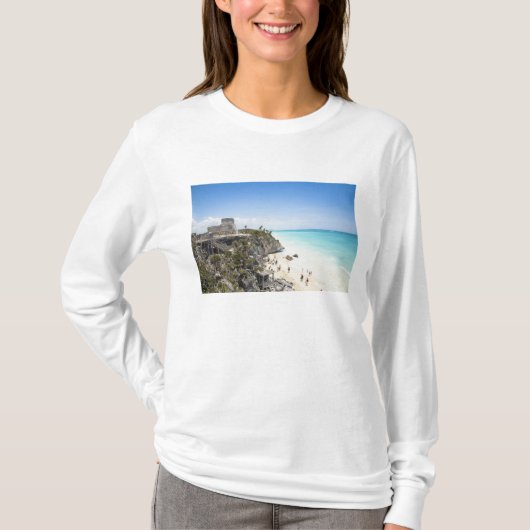 カンクン、キンタナ・ロー州、メキシコ - 丘の上の遺跡 Tシャツ (正面)