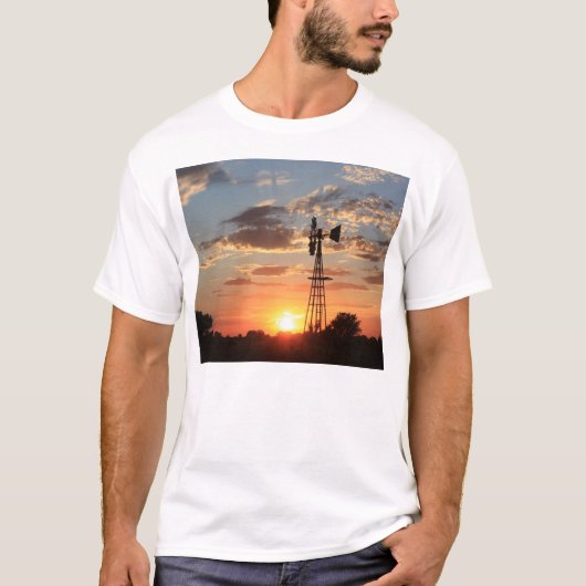 カンザスの国の風車の日没のTシャツ Tシャツ (正面)