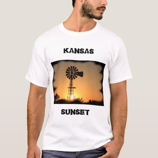 カンザスの風車と夕焼けTシャツ Tシャツ (正面)