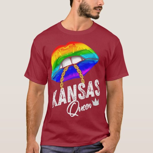 カンザスクイーンLGBTQゲイプライドレインボー国旗USA Tシャツ (正面)