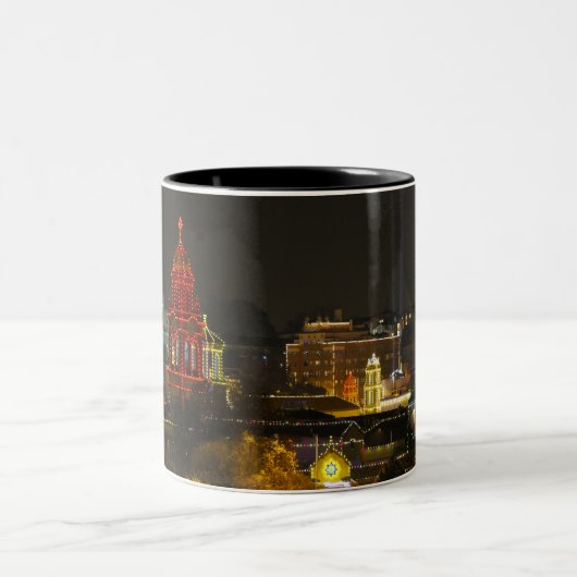 カンザスシティの広場ライト コーヒーマグカップ (中央)