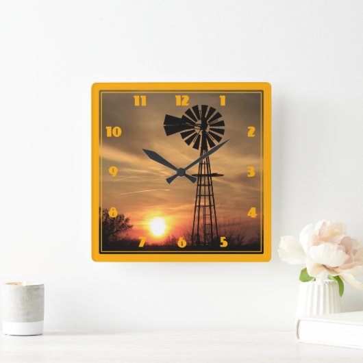 カンザス州の風車のシルエットと夕焼け スクエア壁時計 (ホーム)