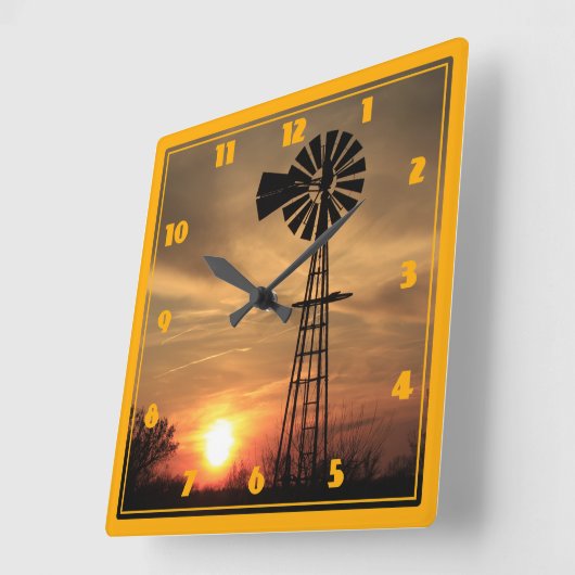 カンザス州の風車のシルエットと夕焼け スクエア壁時計 (傾斜)
