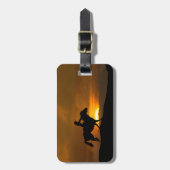 カントリーウェスタン女性のカーボーイサンセット ラゲッジタグ (正面縦)