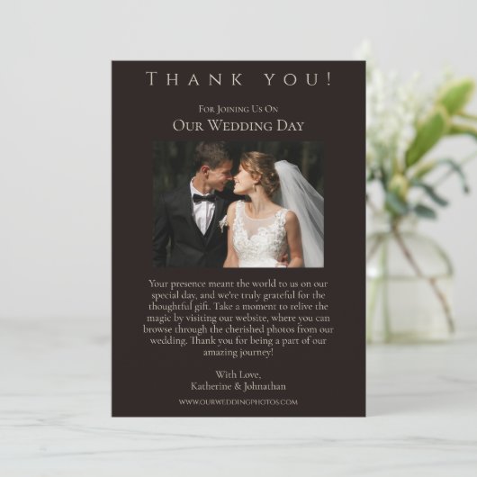 カントリーウェスタン女性のカーボーイハットと花 招待状 (スタンド正面)