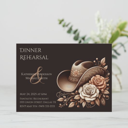 カントリーウェスタン女性のカーボーイハットと花 招待状 (スタンド正面)