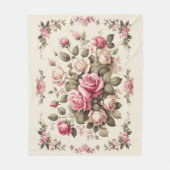 カントリーガーデンピンクのバラのクリームの背景 フリースブランケット (正面)