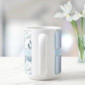 カントリーコテージモノグラムブルーホワイトフローラボウ コーヒーマグカップ